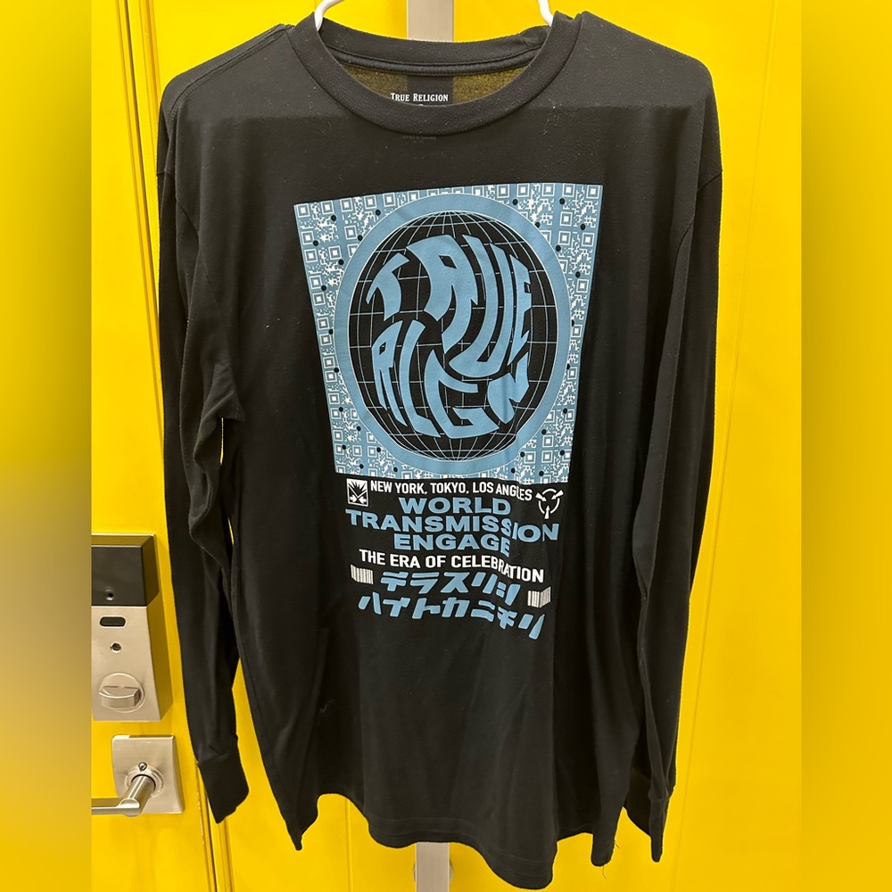 True Religion extra large black and with blue design